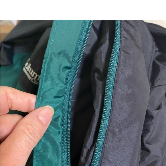Men's Columbia Packable Lightweight Jacket
Size L - Picture 5 of 6